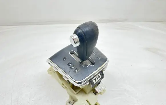 KIA Sorento Gear shifter/selector A3E74111