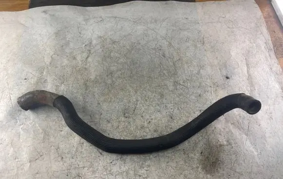 Volvo V70 Engine coolant pipe/hose