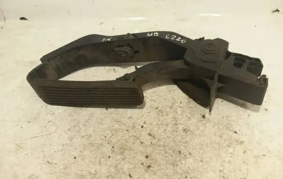Mercedes-Benz C W203 Accelerator throttle pedal A2113000404