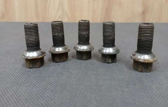 Mercedes-Benz E A207 Nuts/bolts 