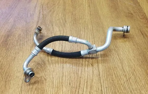 Porsche Macan (95B) Turbo turbocharger oiling pipe/hose 06M145140J