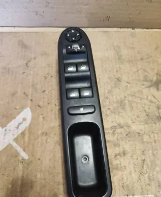 Peugeot 307 Electric window control switch 532618 E297768C