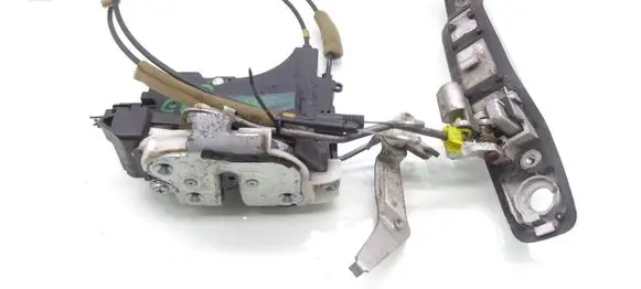 Mitsubishi Grandis Front door lock