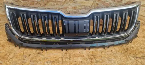 Citroen DS4 Front bumper upper radiator grill