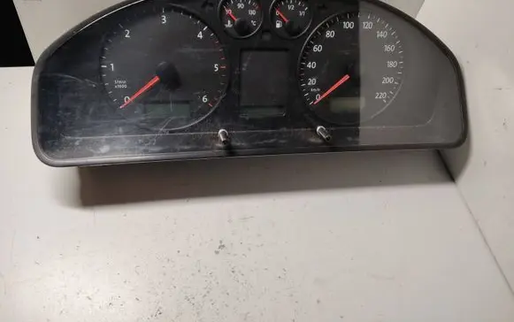 Volkswagen Transporter - Caravelle T5 Speedometer (instrument cluster) 88311346