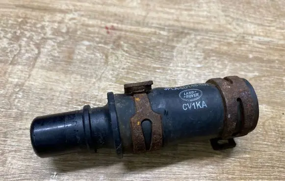Land Rover Discovery 5 Engine coolant pipe/hose JPLA8D148BA CV1KA