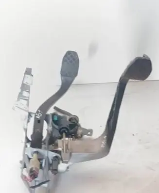 Volkswagen PASSAT B5.5 Pedal assembly ZL08