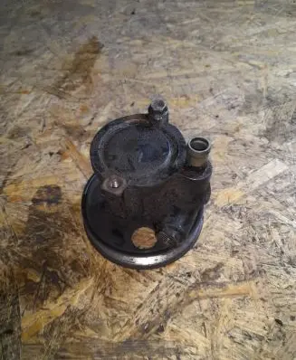 Volvo S40, V40 Power steering pump 26083376