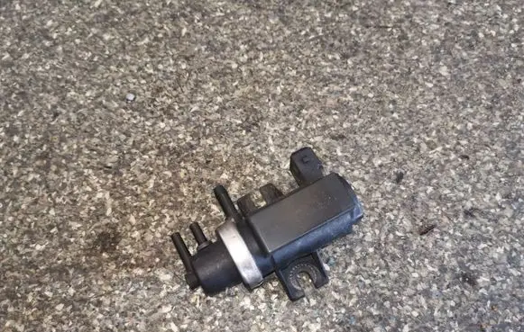BMW 5 E39 Turbo solenoid valve 2246175