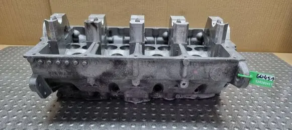 Volkswagen PASSAT B5 Engine head 038103373R