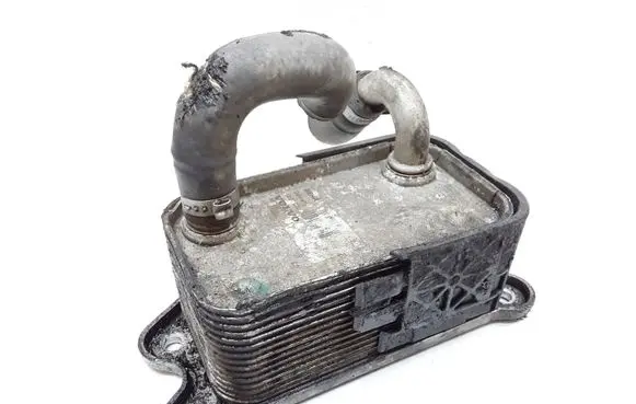 Volvo V70 Engine oil radiator 8677973