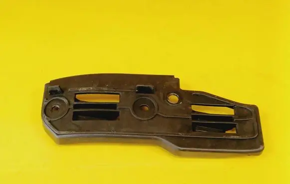 Volkswagen PASSAT B5.5 Front bumper mounting bracket 3B0807183E
