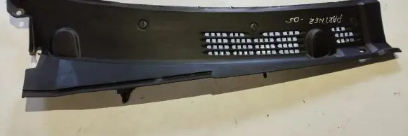 Peugeot Partner Wiper trim 9642405777