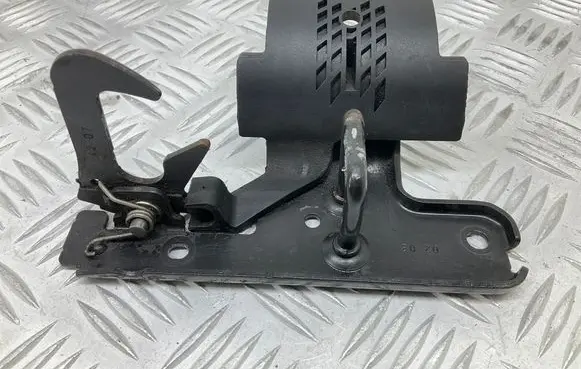 Audi TT TTS Mk2 Engine bonnet/hood lock/latch loop/hook 8J0823480C