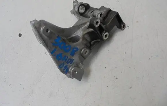 Peugeot 3008 I Generator/alternator bracket