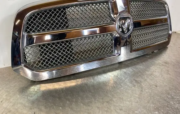 Dodge VAN RAM Front bumper upper radiator grill