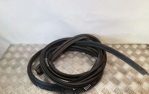 Jeep Grand Cherokee (WK) Trunk rubber seal (body) 
