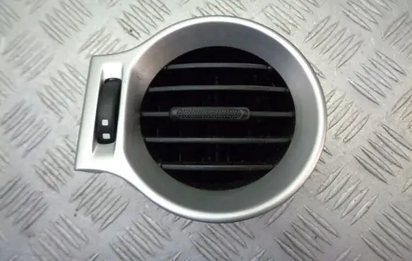 Renault Koleos II Dashboard side air vent grill/cover trim 68761-JY00A
