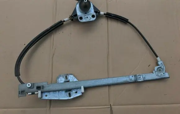 Rear door manual window regulator