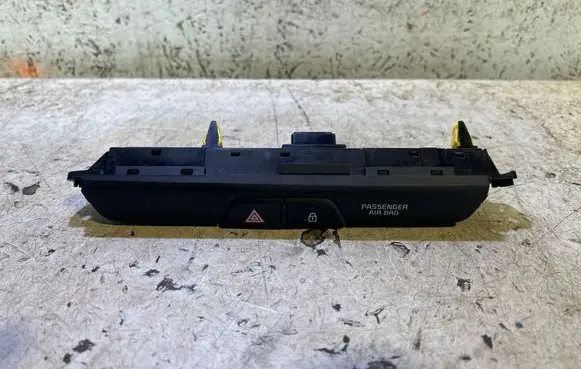 KIA Stonic Hazard light switch 4D63611000 93790H8011K 2024042510