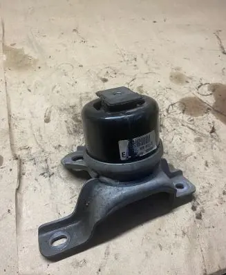 Volvo XC60 Engine mount bracket 8G9N6F012BB G2517002