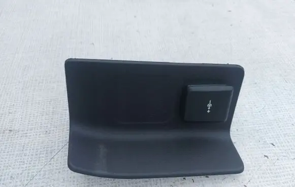 Jaguar E-Pace USB socket connector J9C345423ACW