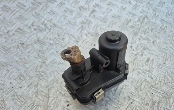 Opel Insignia A Intake manifold valve actuator/motor TMS2