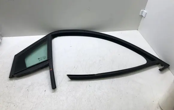 Opel Astra K Front door vent window glass four-door 565498024 39081607