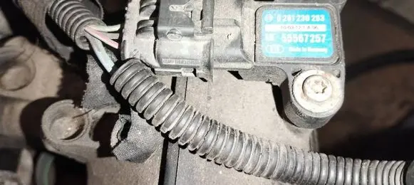 Opel Astra J Air pressure sensor 55567257 0261230263