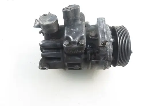 Volkswagen Touran I Air conditioning (A/C) compressor (pump) 1K0820803G