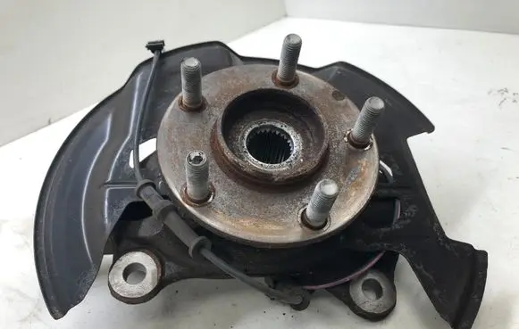 Mazda 3 III Front wheel hub