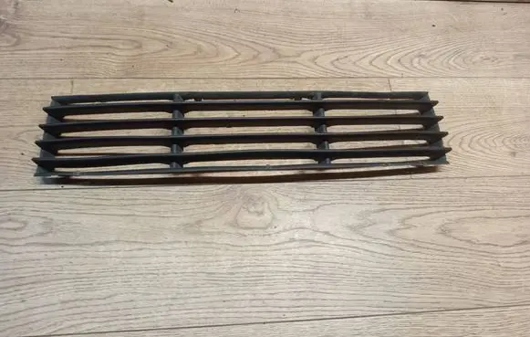Volkswagen PASSAT B7 Front bumper lower grill 11037G3