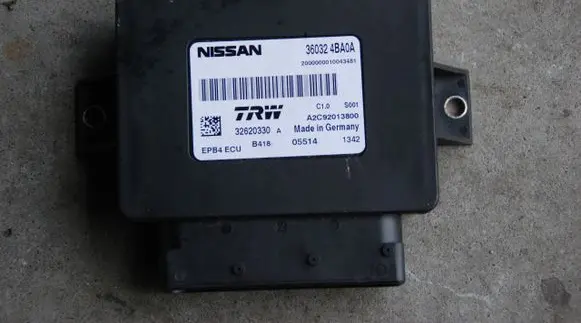 Nissan Juke I F15 Hand brake control module 4BA0A