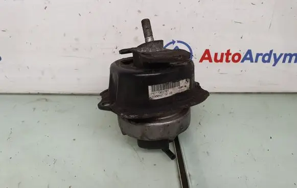 Engine mount bracket