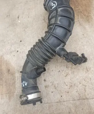 Renault Megane IV Air intake duct part 165767706R