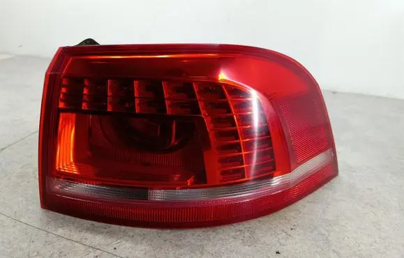 Volkswagen PASSAT B7 Rear/tail lights 