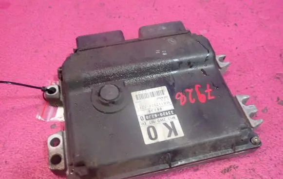 Suzuki Swift I Engine control unit/module ECU 33920-62J00