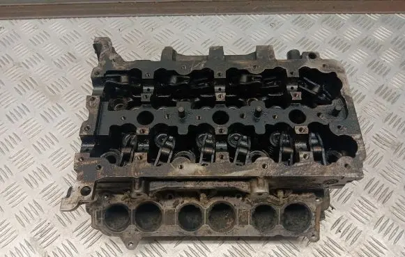Dodge Challenger Engine head 90352084F
