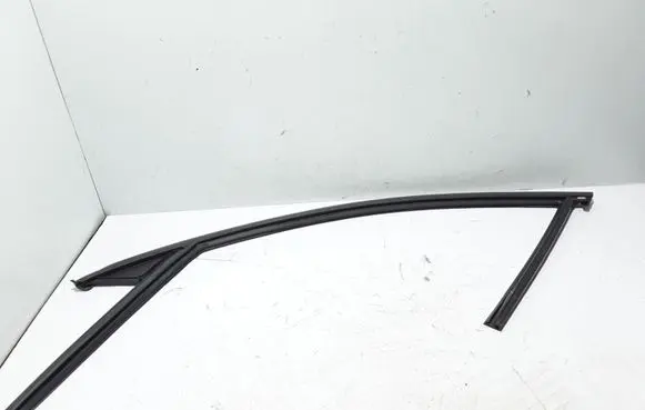 Volvo V60 Rubber seal front door (on door) 32274383