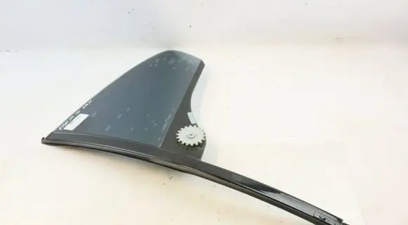 BMW M6 Rear vent window glass 7275379 51357275379
