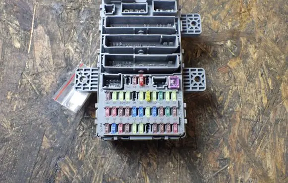 Honda Civic Fuse module 37832LN