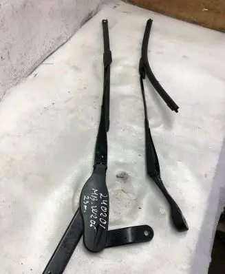 Mercedes-Benz C W206 Windshield/front glass wiper blade A2068240200