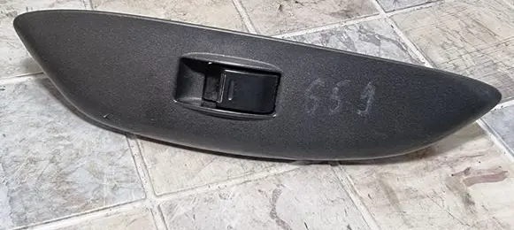 Toyota Yaris Electric window control switch 6072B6