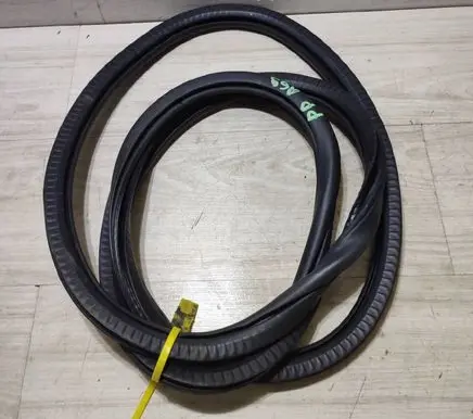 Opel Corsa F Front door rubber seal 