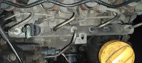 Renault Scenic I Fuel main line pipe 0445214015