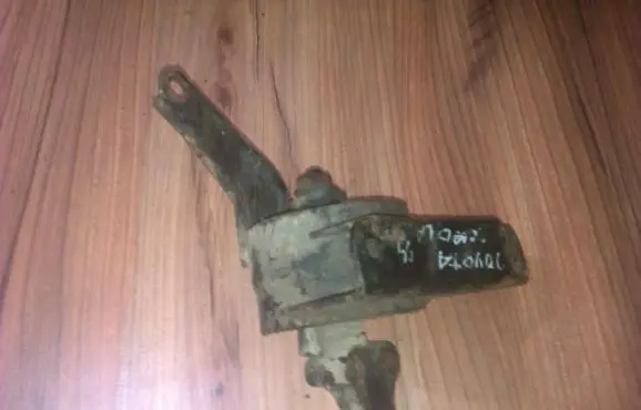 Toyota Corolla E100 Engine mount bracket 1230515030