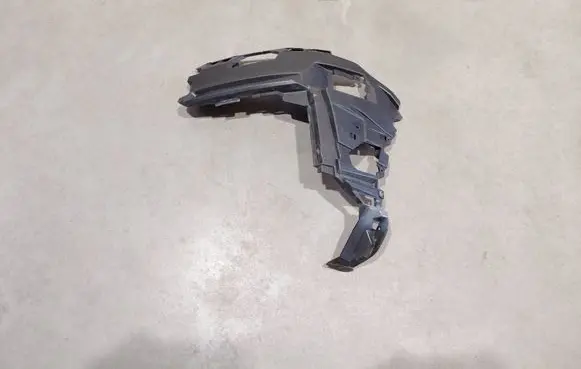 Audi Q7 4M Front bumper mounting bracket 4M0807095G