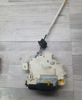 Audi A6 S6 C6 4F Front door lock 4F1837015