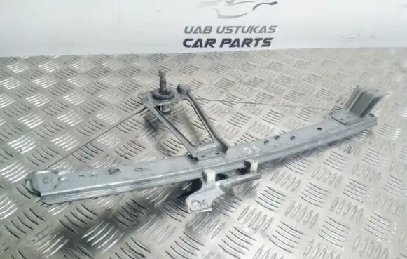 Rear door manual window regulator