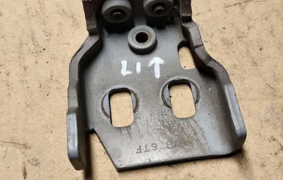 Jeep Grand Cherokee Front door upper hinge 